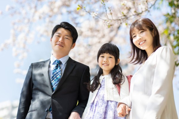 入学式に親は何を着る？パパやママのスーツのマナーや選び方を徹底解説！