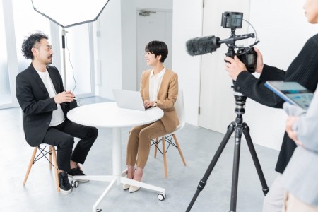 動画撮影中に明るさが変わる理由とは？調節方法について解説！